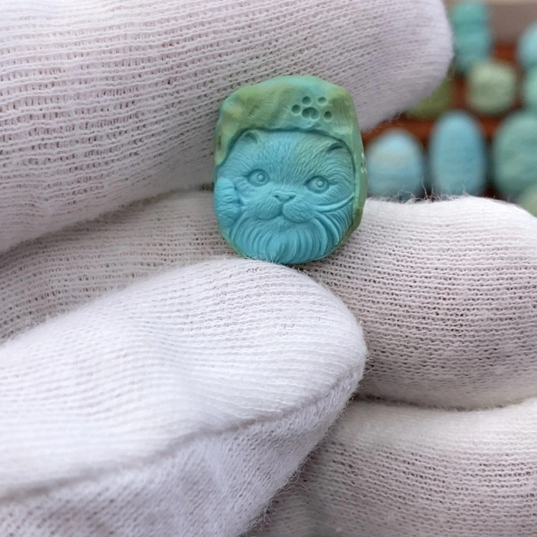 原矿绿松石特色精雕小猫