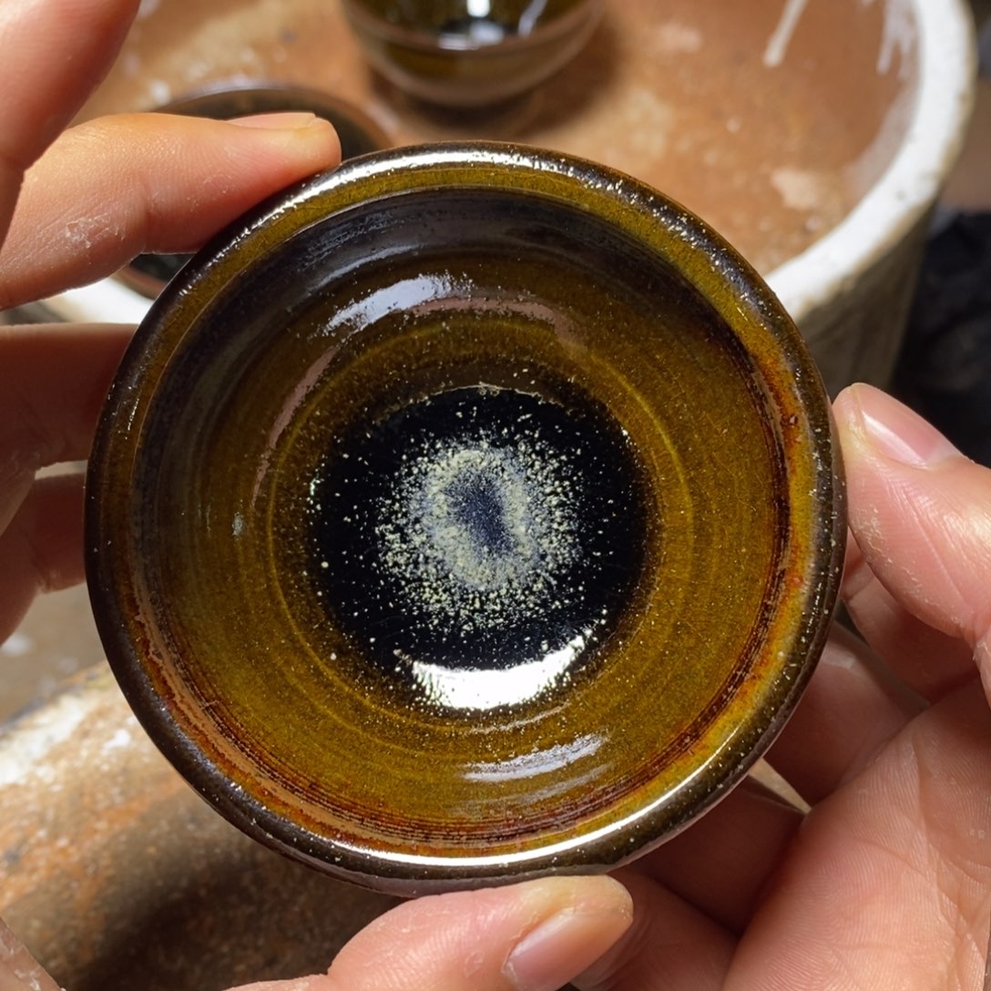 向***寨茶盏自然还原柴烧直播间