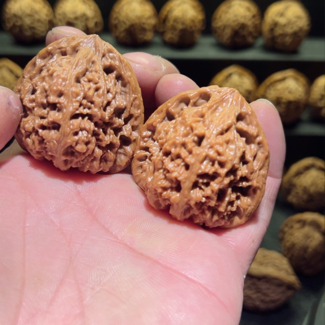 文玩核桃把件纯**士南疆石