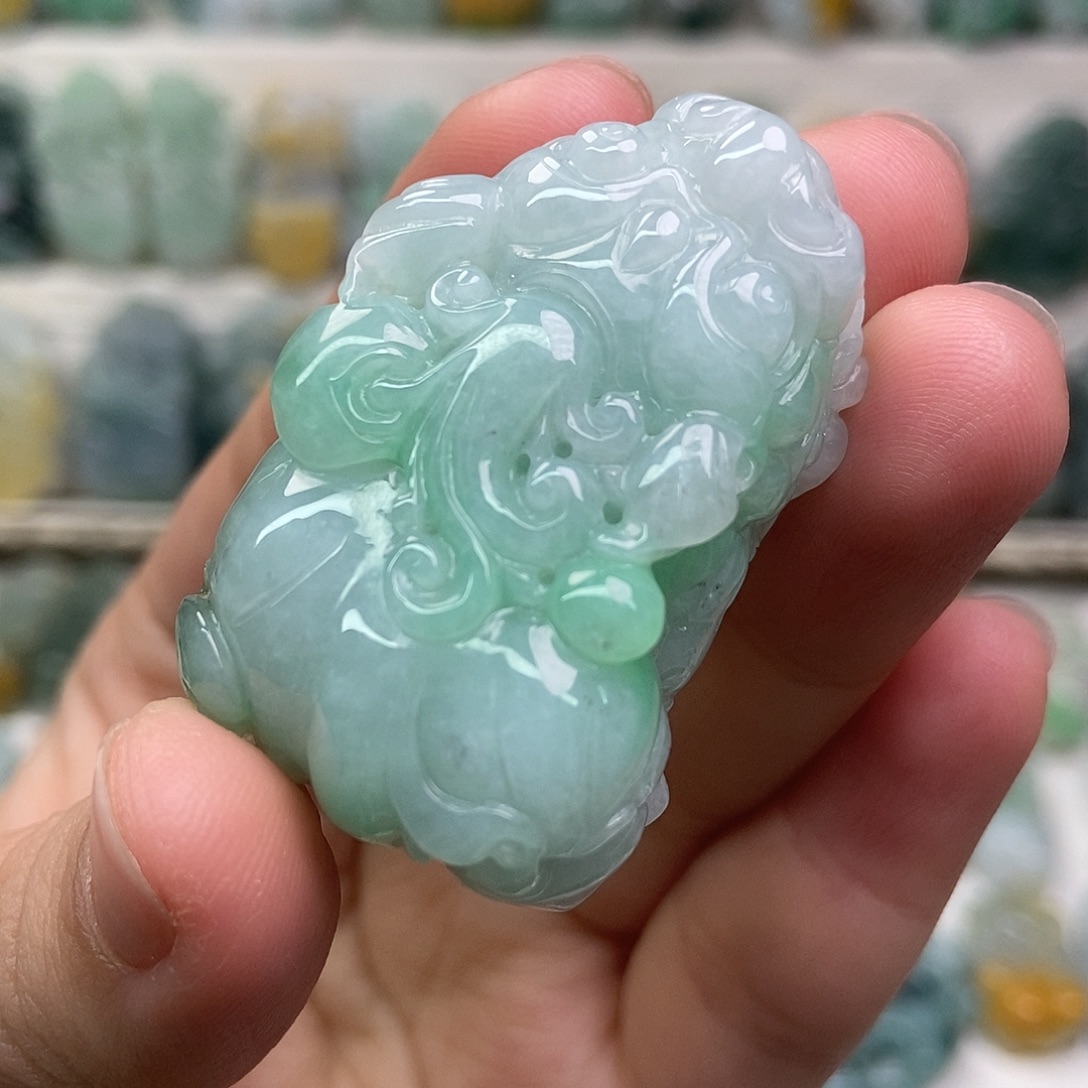 翡翠未镶嵌吊坠(赠链)口含珠