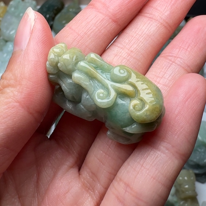 翡翠未镶嵌颈饰貔貅