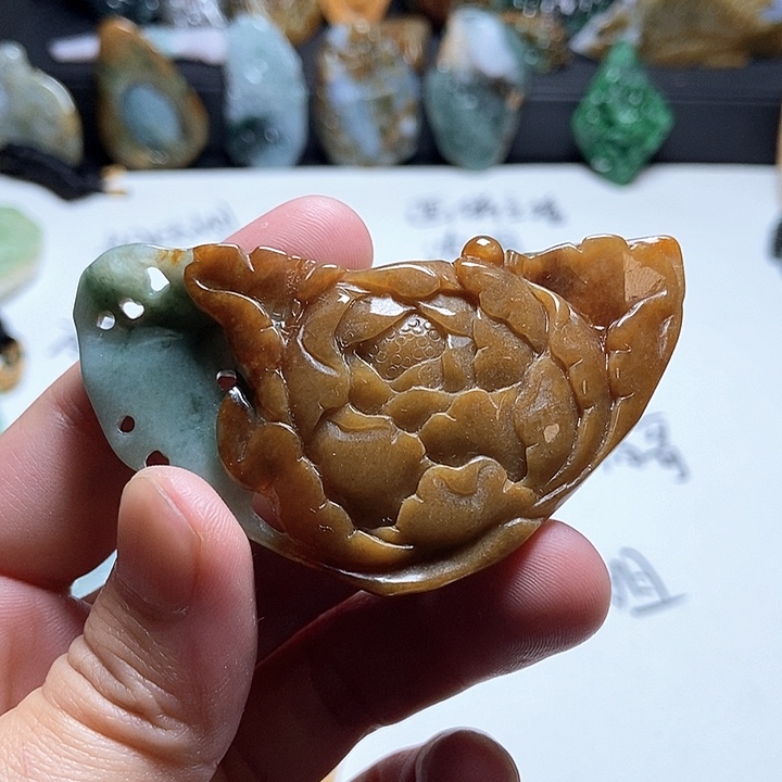 爱***妞翡翠未镶嵌颈饰翡翠a货