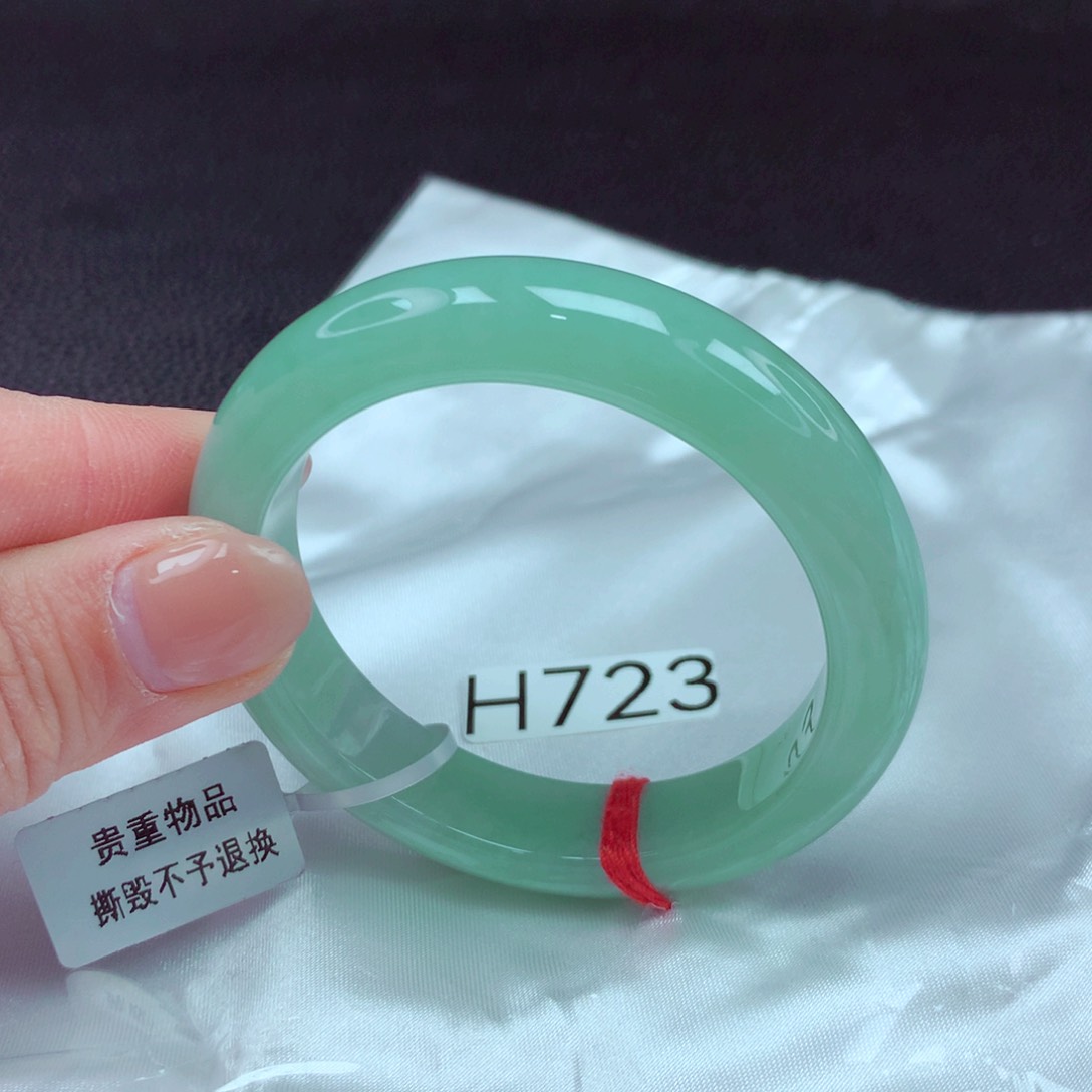 翡翠手镯未镶嵌手镯88