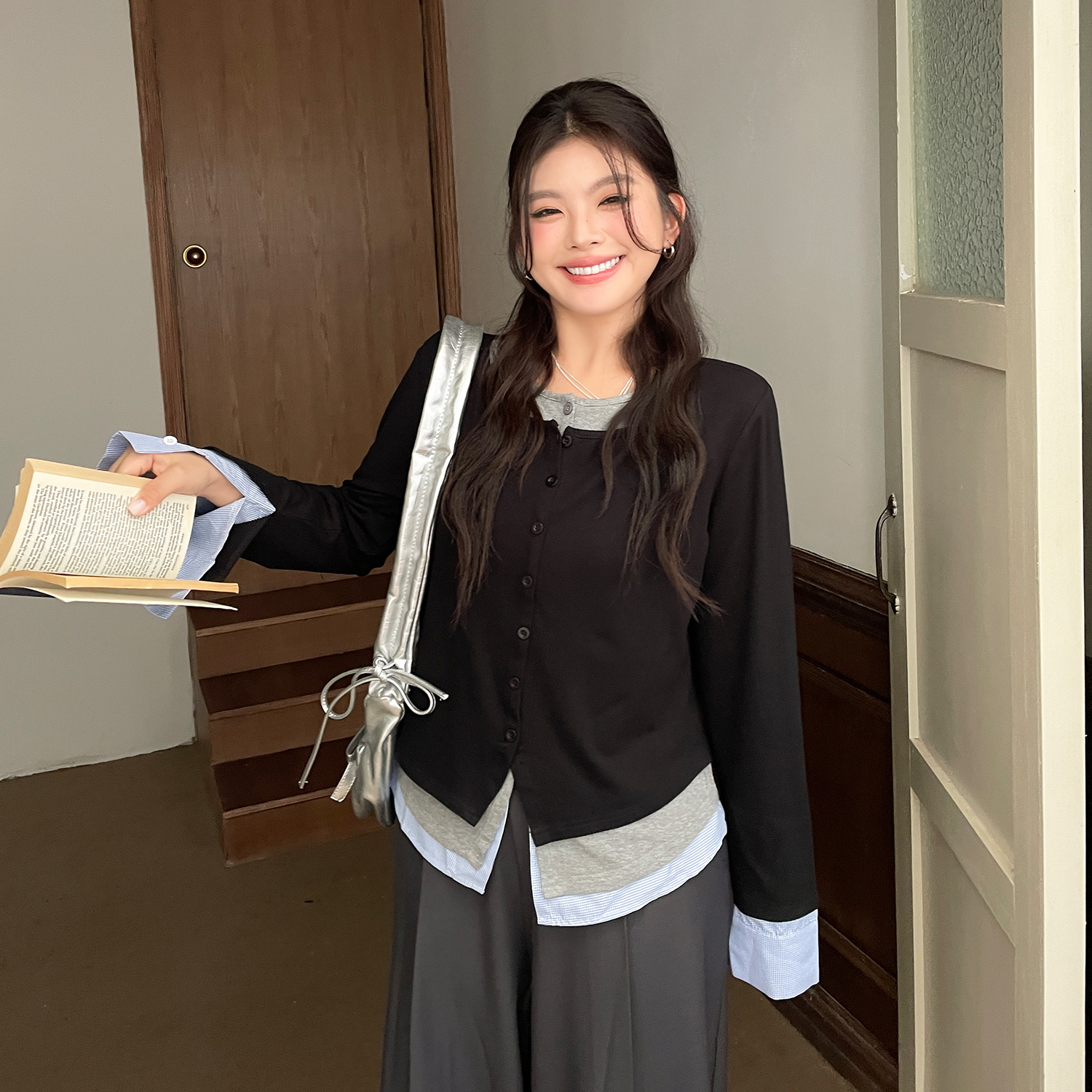 早秋大码女装新款炸街独特漂亮长袖上衣胖mm正肩巨显瘦遮肚针织衫