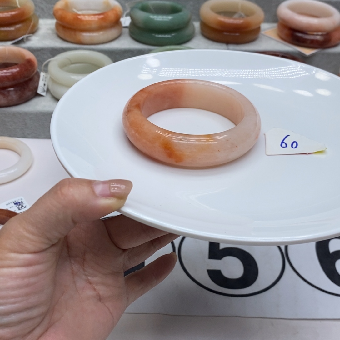 石英质玉未镶嵌手镯