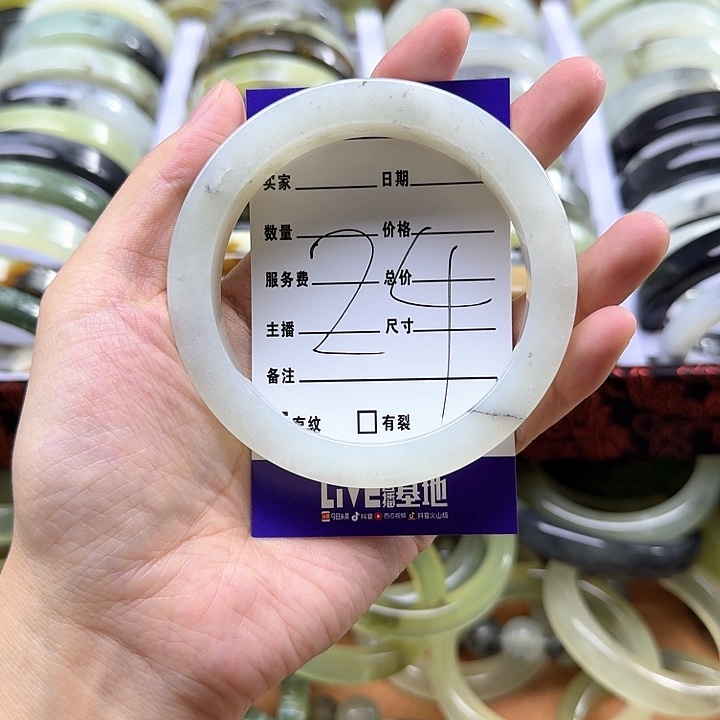 春***回蛇纹石玉未镶嵌纯天然蛇纹石岫玉