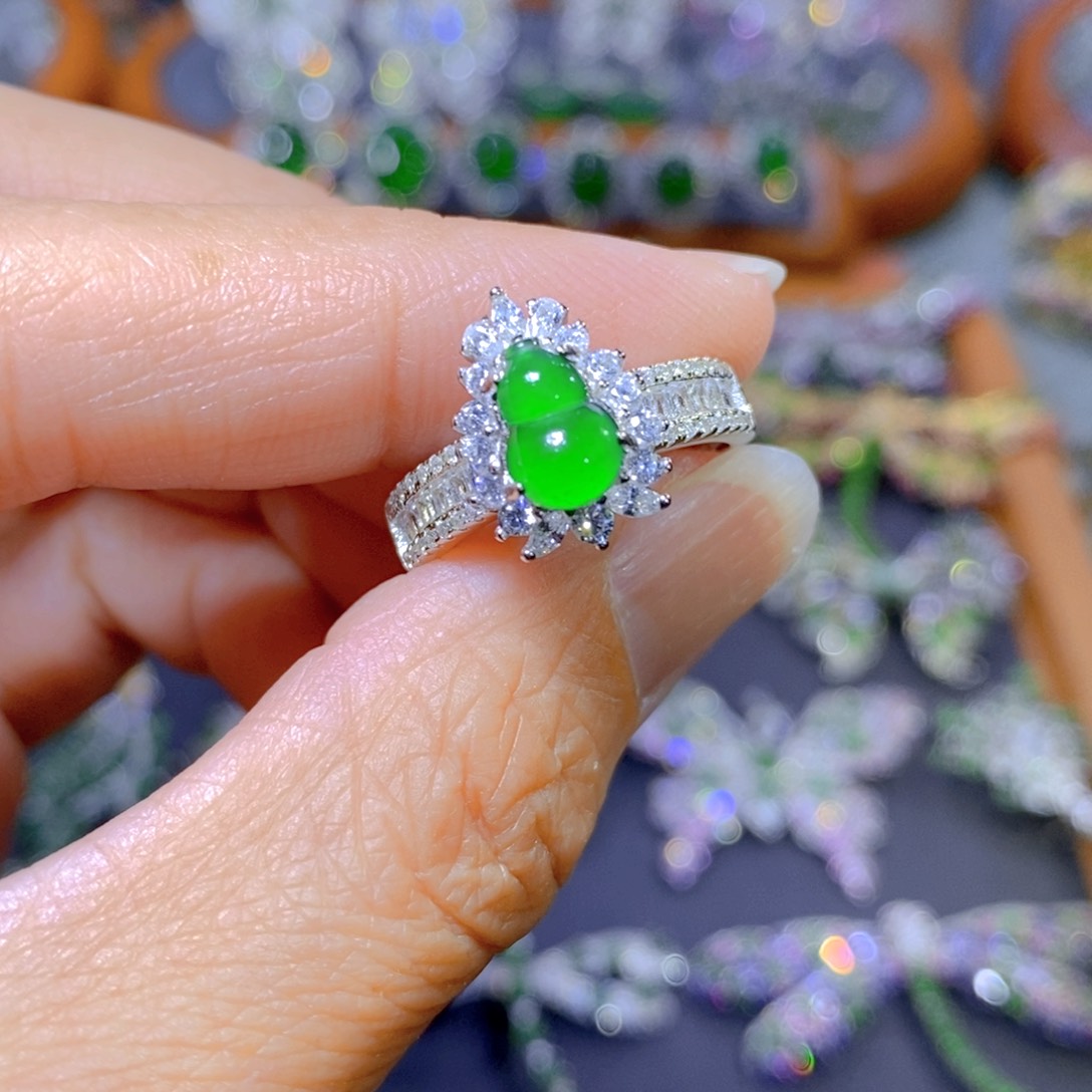 翡翠颈饰银S925镶嵌天然翡翠