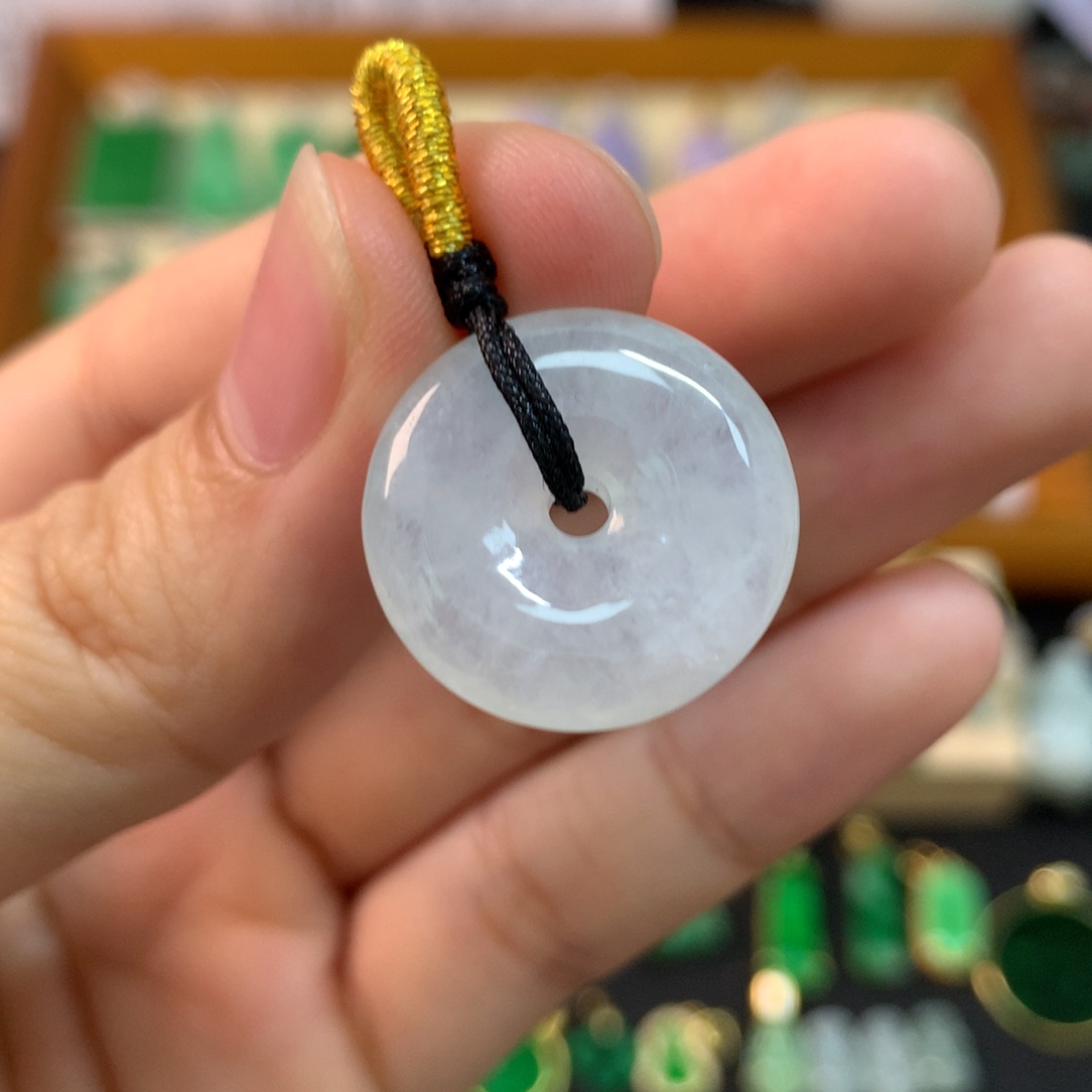 翡翠未镶嵌颈饰平安扣