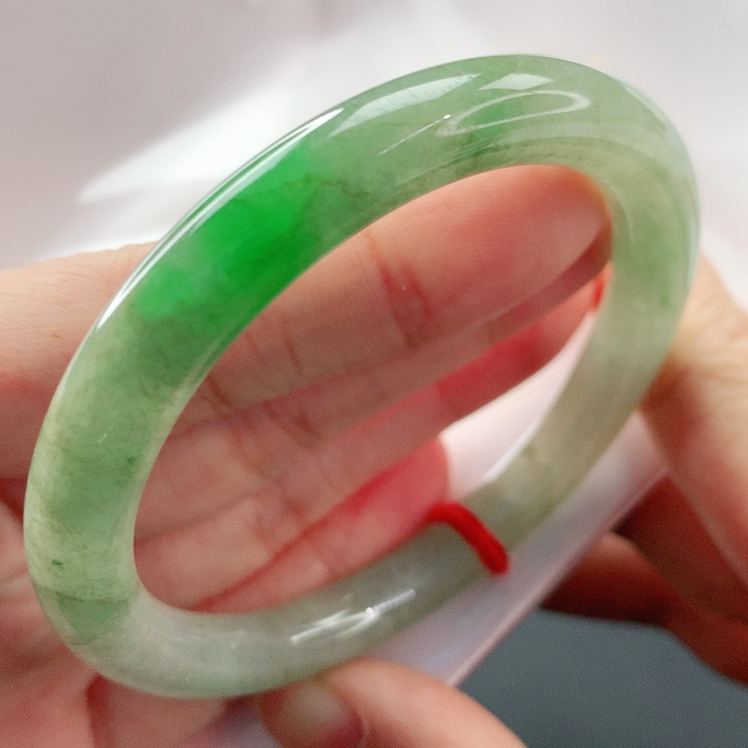 翡翠手镯（圆镯）未镶嵌，037