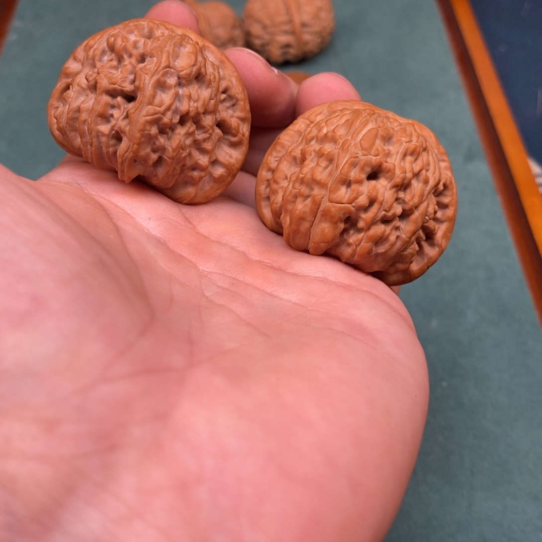 吊坠桃核老树白狮子维修