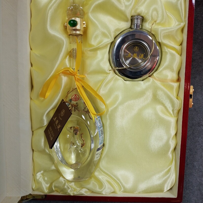 2005年五粮液33礼盒狗500ml56度-M25GP006A09-03