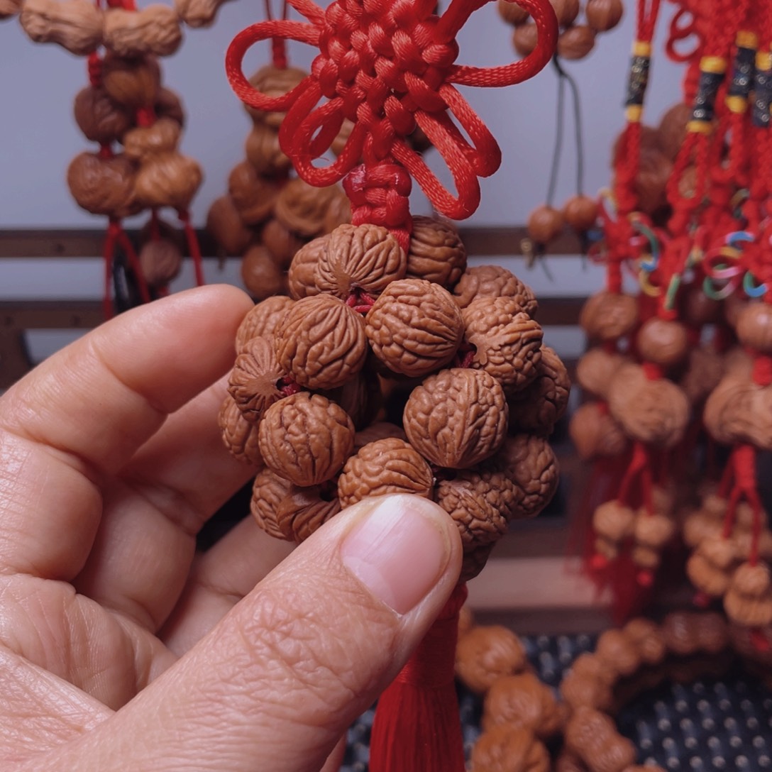 木质类龙纹桃枭挂件