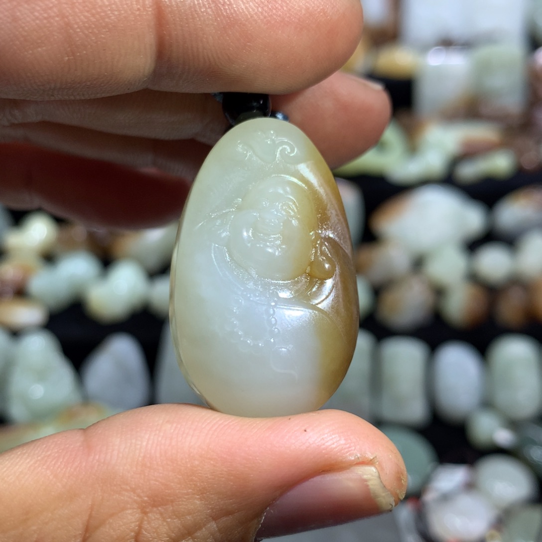 颈饰未镶嵌和田玉