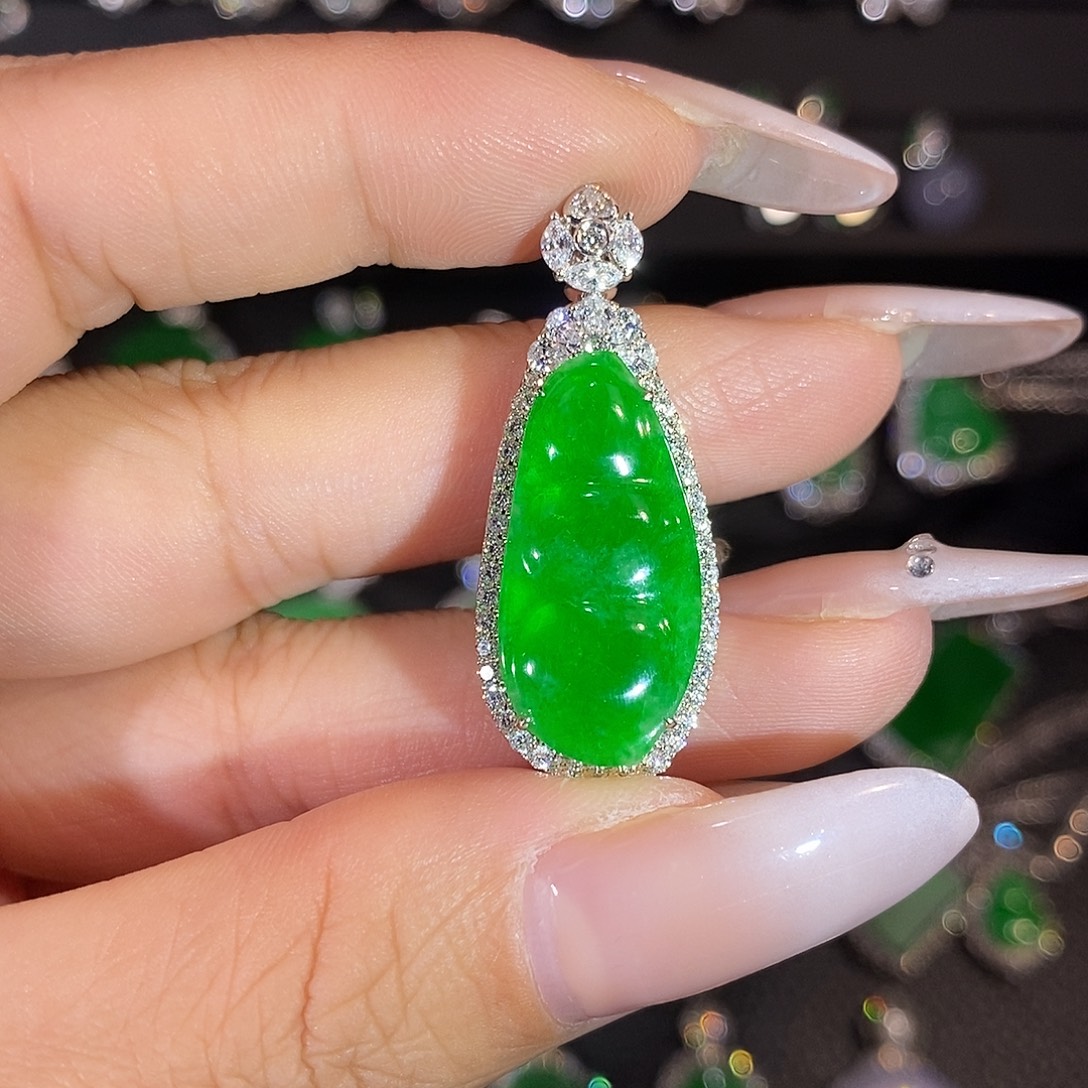 翡翠18K金镶嵌吊坠(不含链)福豆吊坠