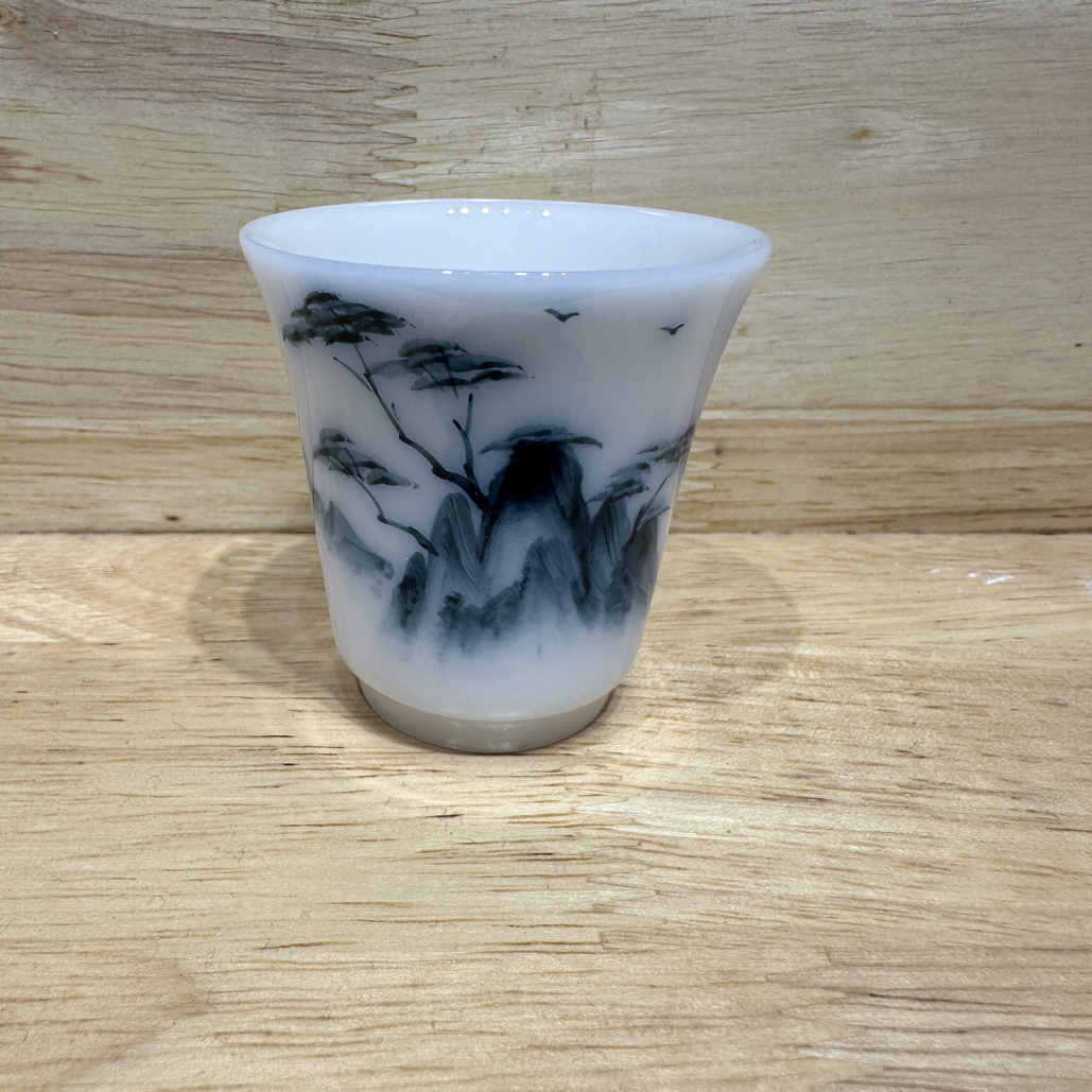 璞玉手绘釉中彩迎客松闻香杯容量约50毫升