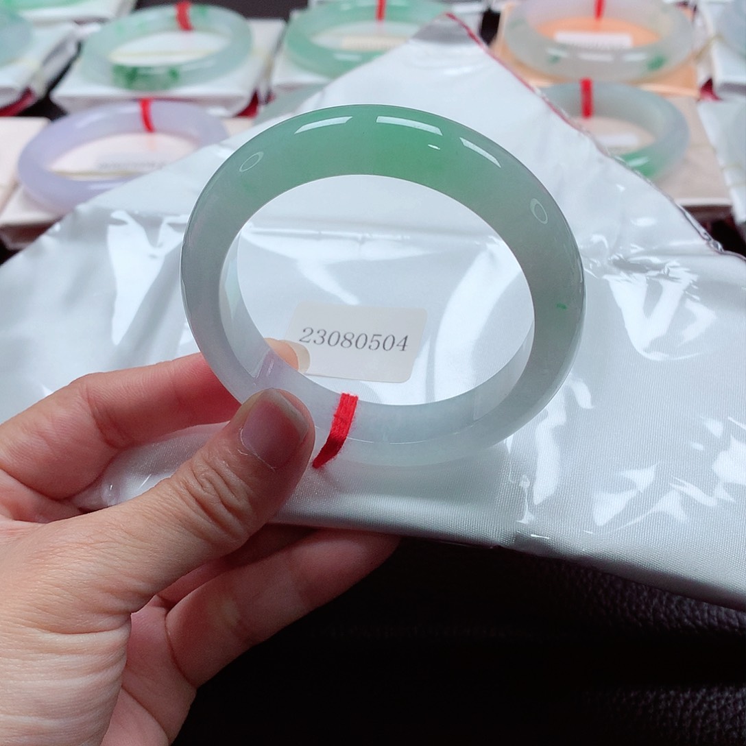 翡翠手镯未镶嵌天然A货翡翠手镯