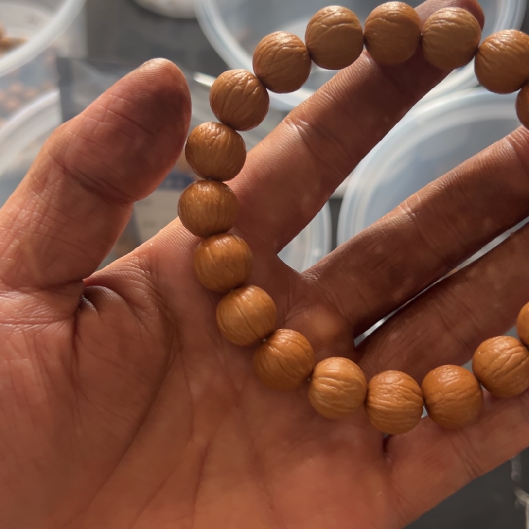 苏***院猴头核桃吊坠聚宝盆