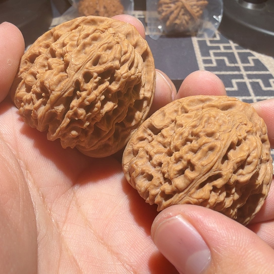 文玩核桃把件心***心南疆