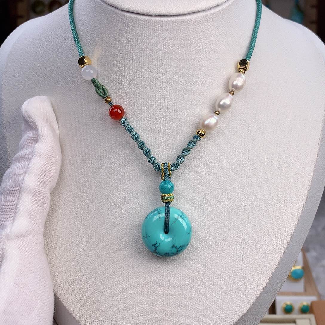 绿松石颈饰未镶嵌