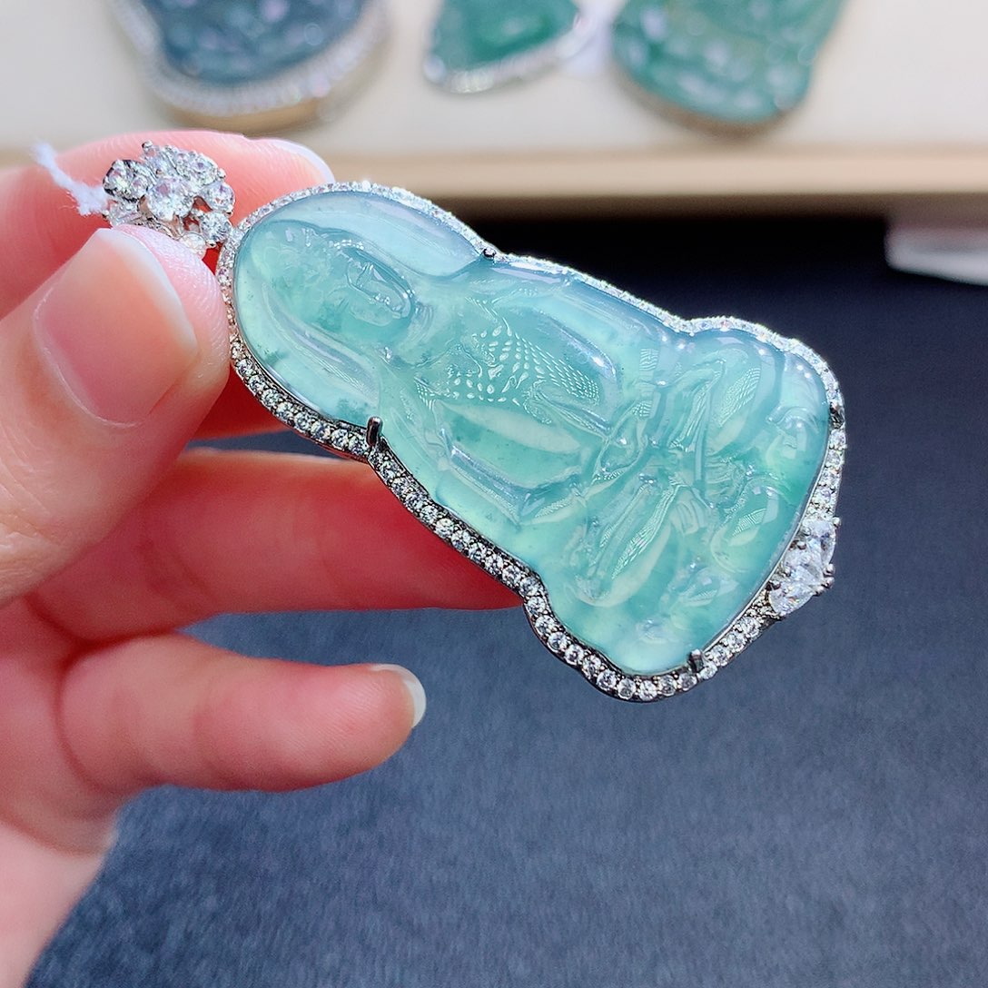 翡翠颈饰未镶嵌翡翠