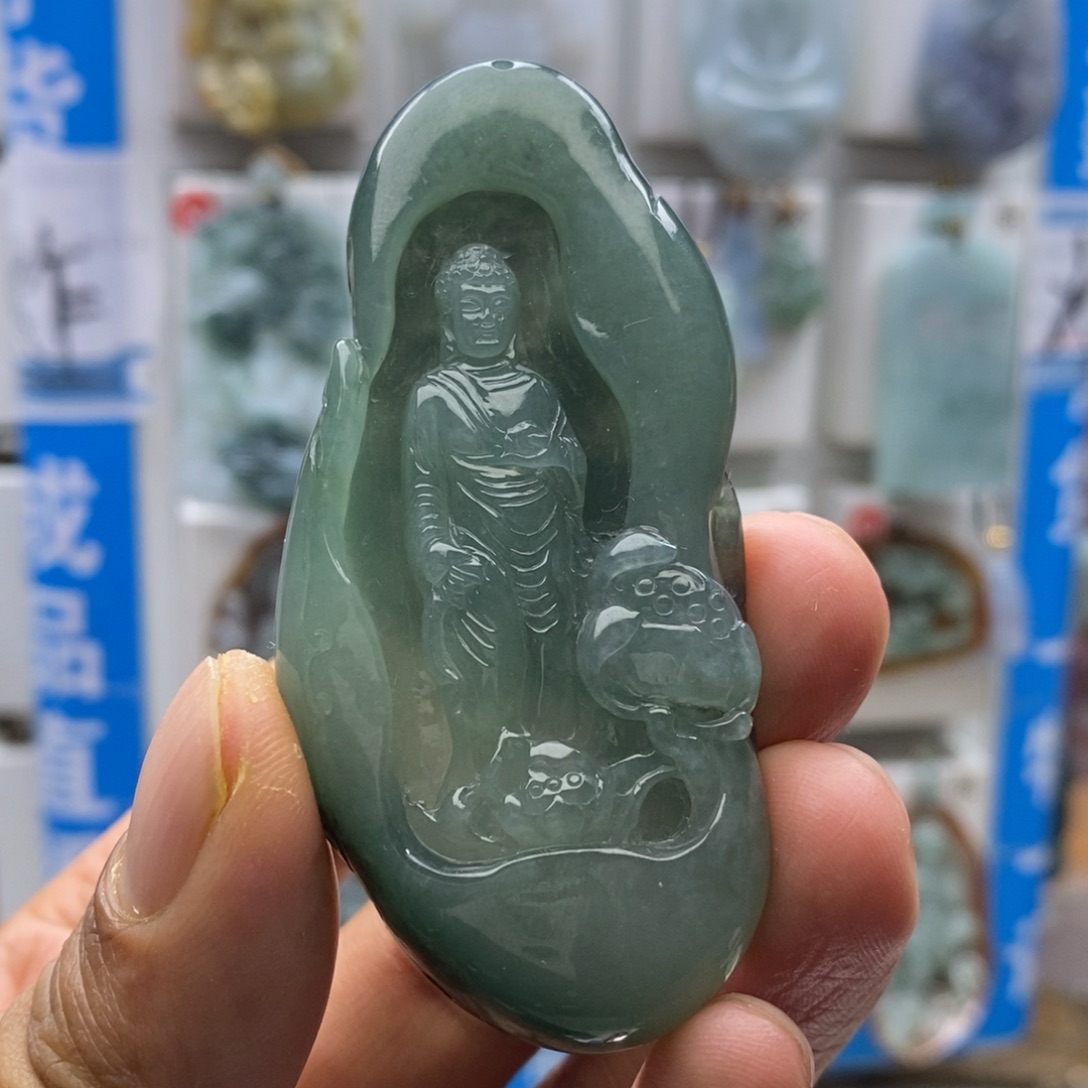 翡翠颈饰未镶嵌佛