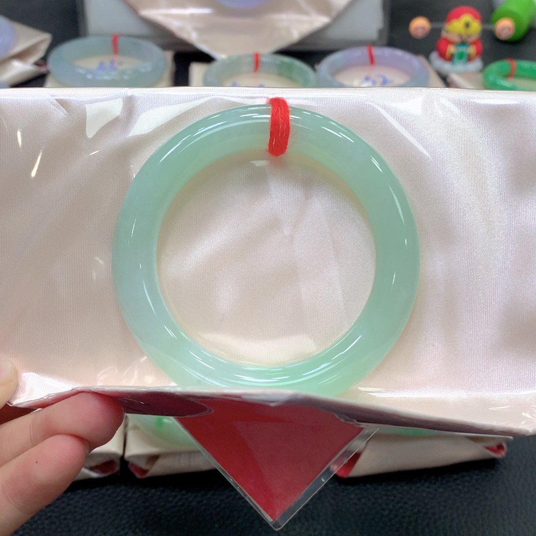 翡翠未镶嵌手镯55圆