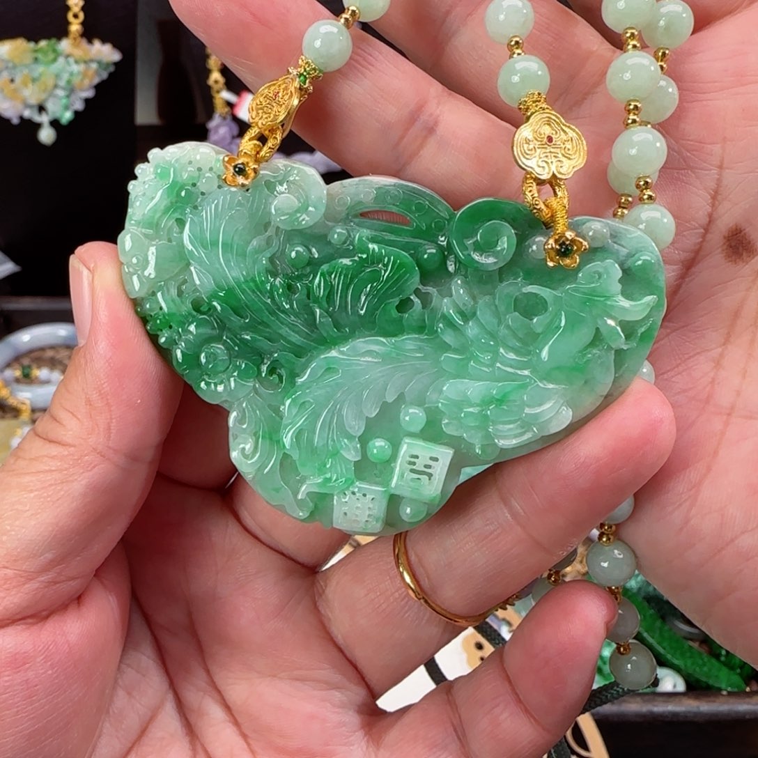 翡翠颈饰未镶嵌仿古