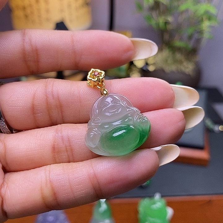 翡翠未镶嵌吊坠(赠链)