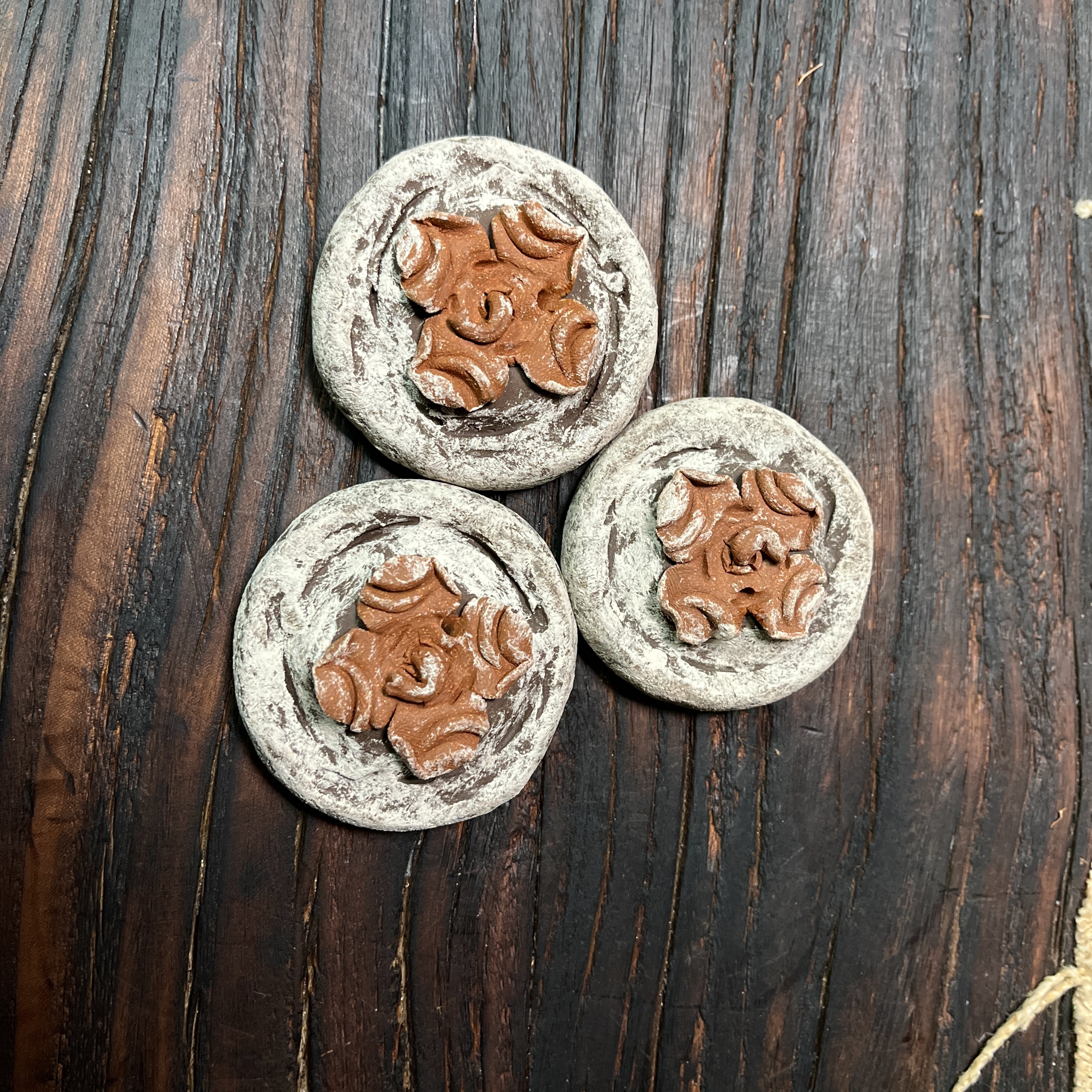 手捏紫砂柿子盖置香插直径约5公分左右