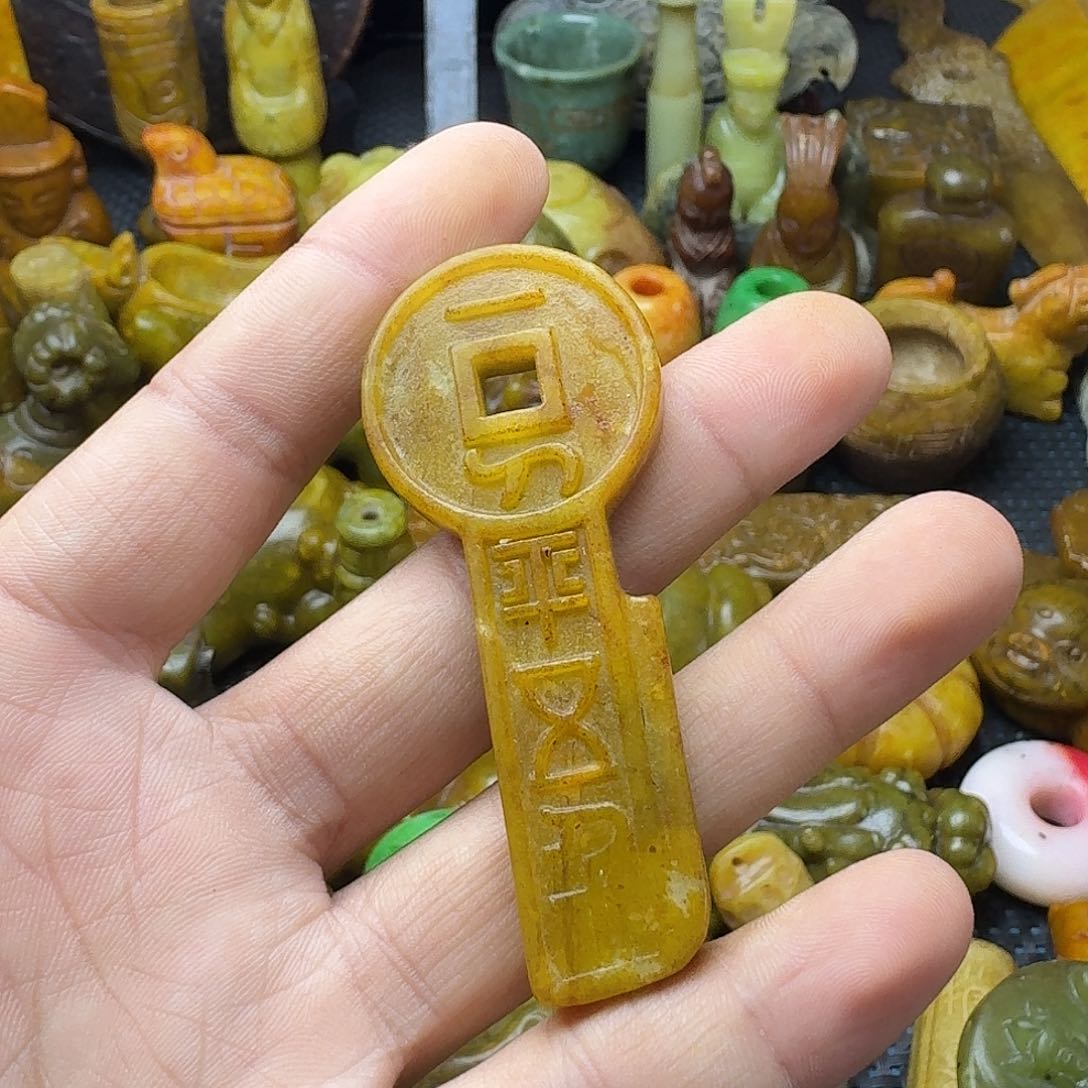 白玉菩提吊坠。。。