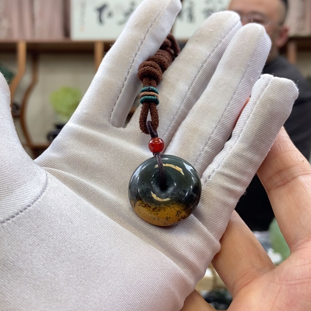 和田玉吊坠未镶嵌