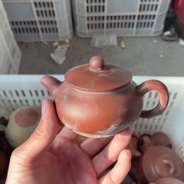 紫砂茶壶老厂紫砂壶一件。