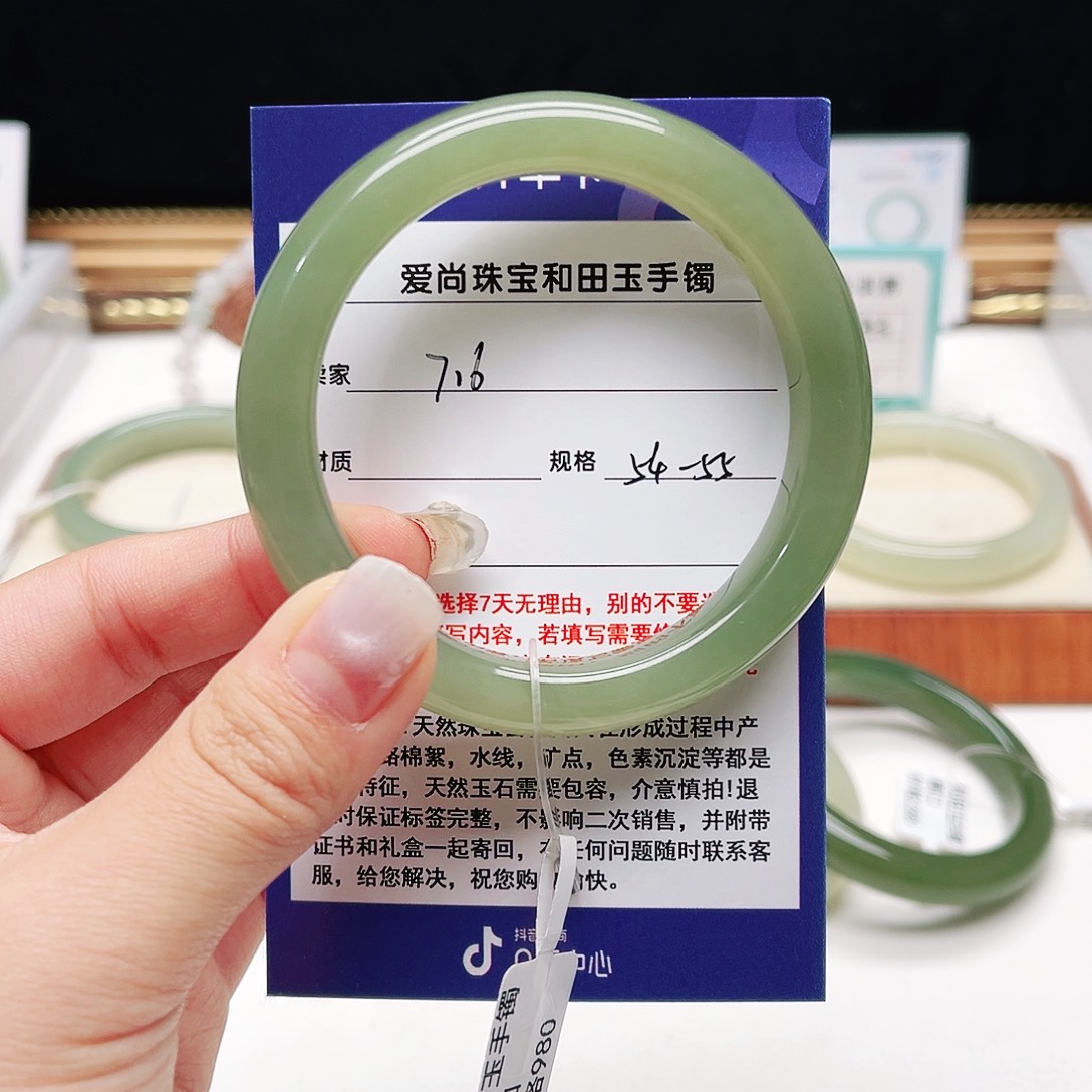 和田玉未镶嵌手镯