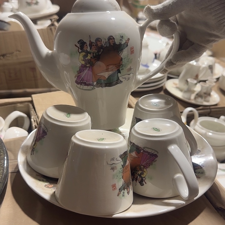 库存微瑕多空茶壶一套