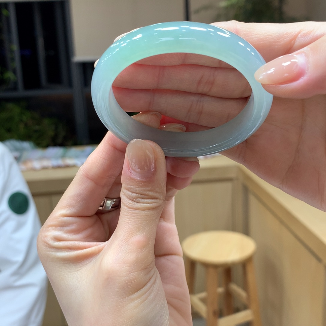 翡翠手镯未镶嵌慧*姐不退不换