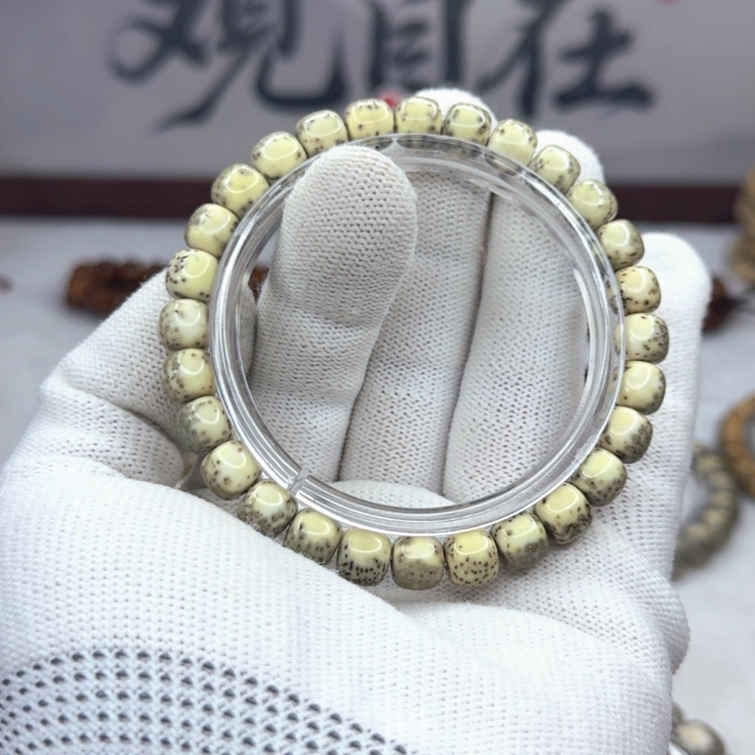 星月菩提吊坠8×7绿背河豚大留白 1471