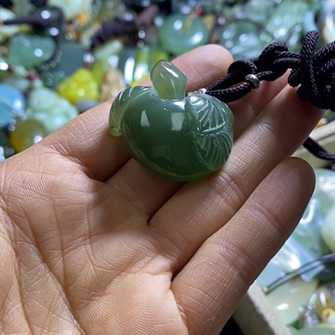 岫玉颈饰未镶嵌挂件