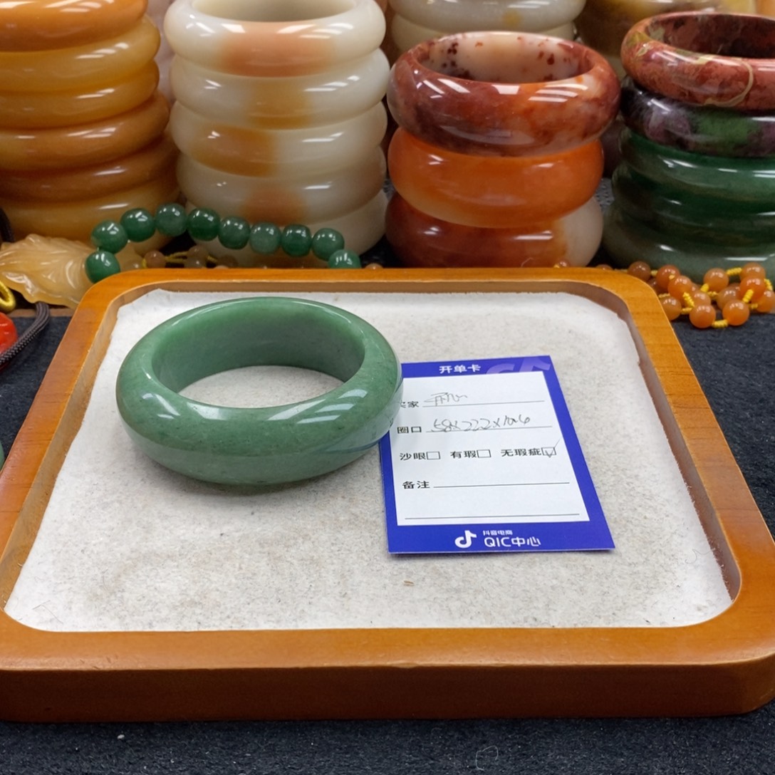 开***心石英岩玉未镶嵌手镯（圆镯）