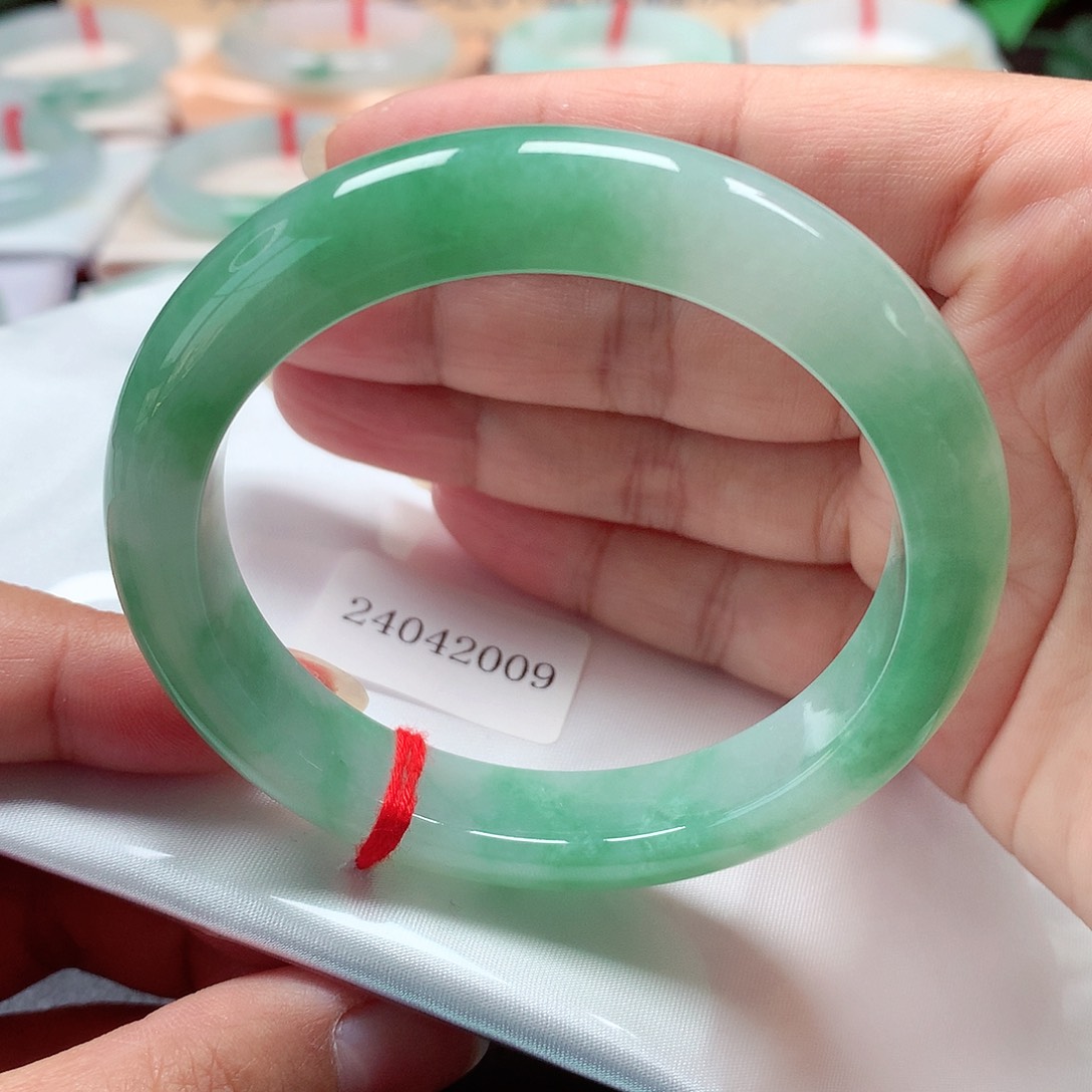 翡翠未镶嵌手镯天然缅甸A货翡翠手镯