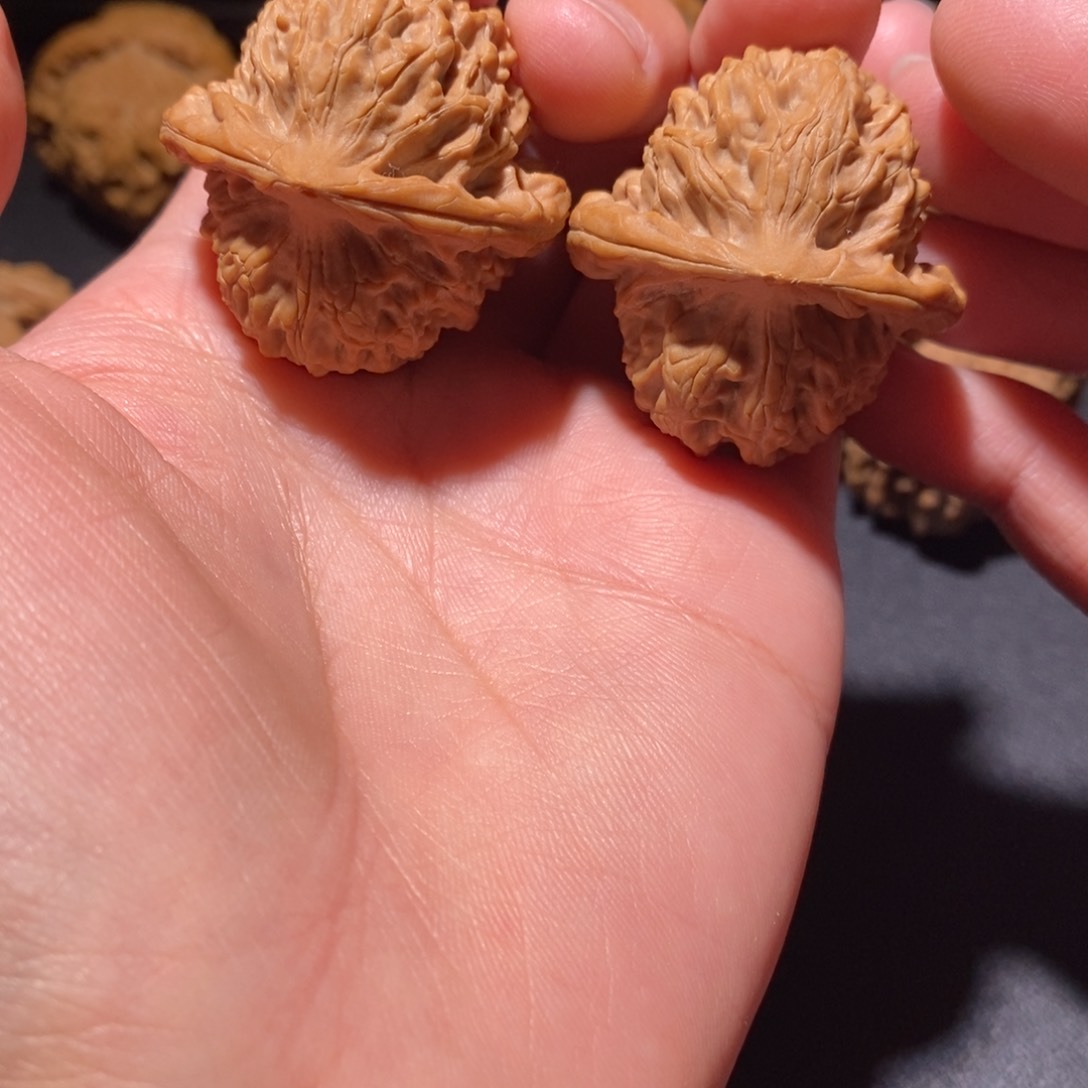 文玩核桃吊坠沉水元宝