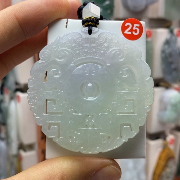 翡翠颈饰未镶嵌每天