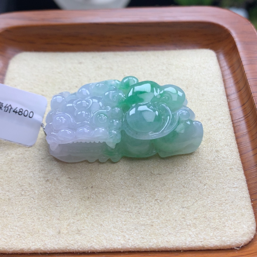 翡翠未镶嵌颈饰17
