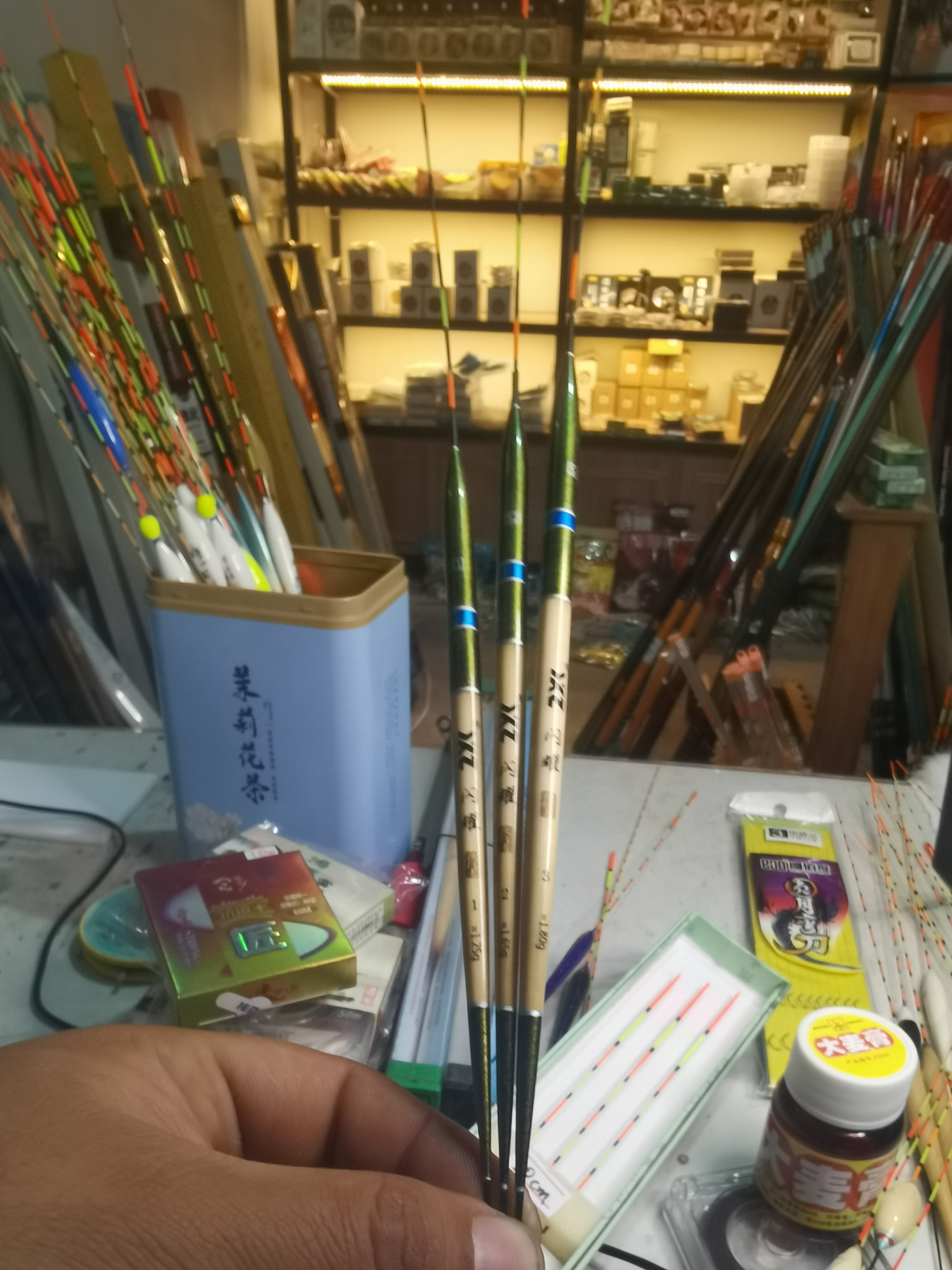 夜行者闪耀日夜两用夜光漂咬钩不变色，316电池，1.25/1.65/1.8一套