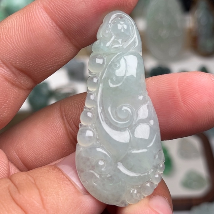 颈饰未镶嵌翡翠如意 