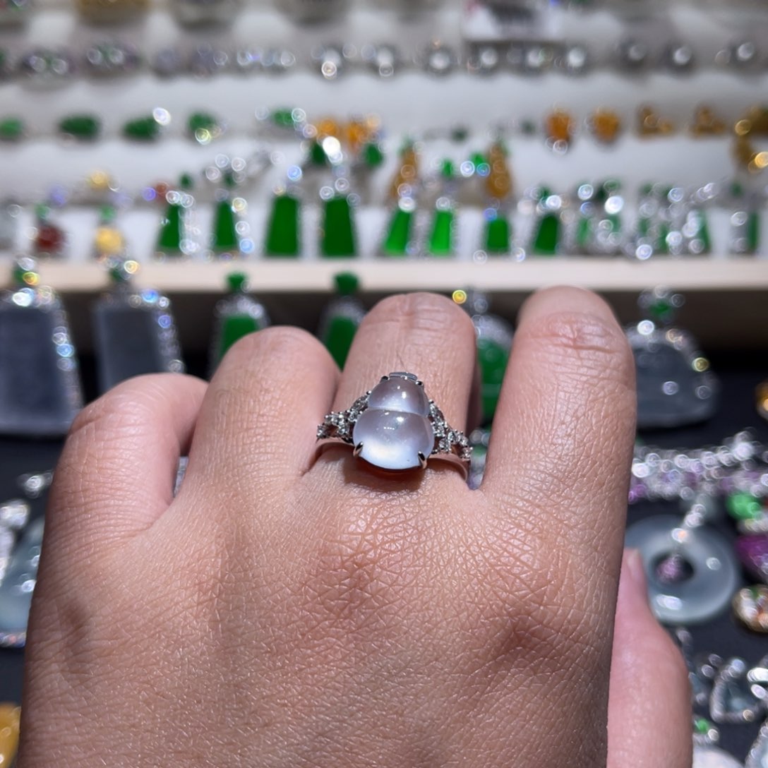 翡翠戒指18K金镶嵌葫芦戒指