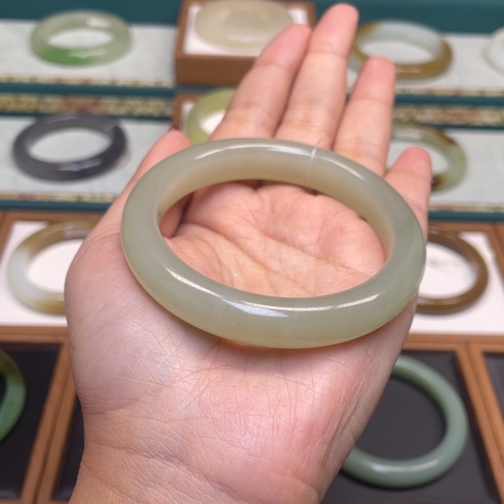 和田玉手镯未镶嵌57