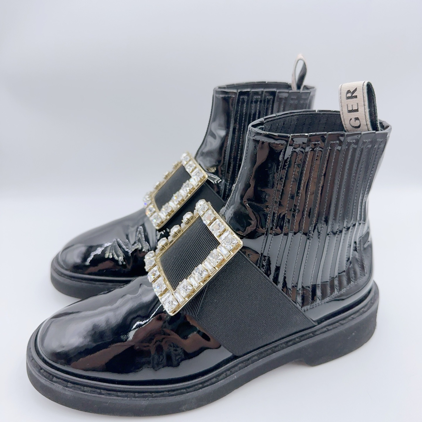95新 Roger Vivier/罗杰·维威耶 35.5码/漆皮方扣水钻短靴/01857