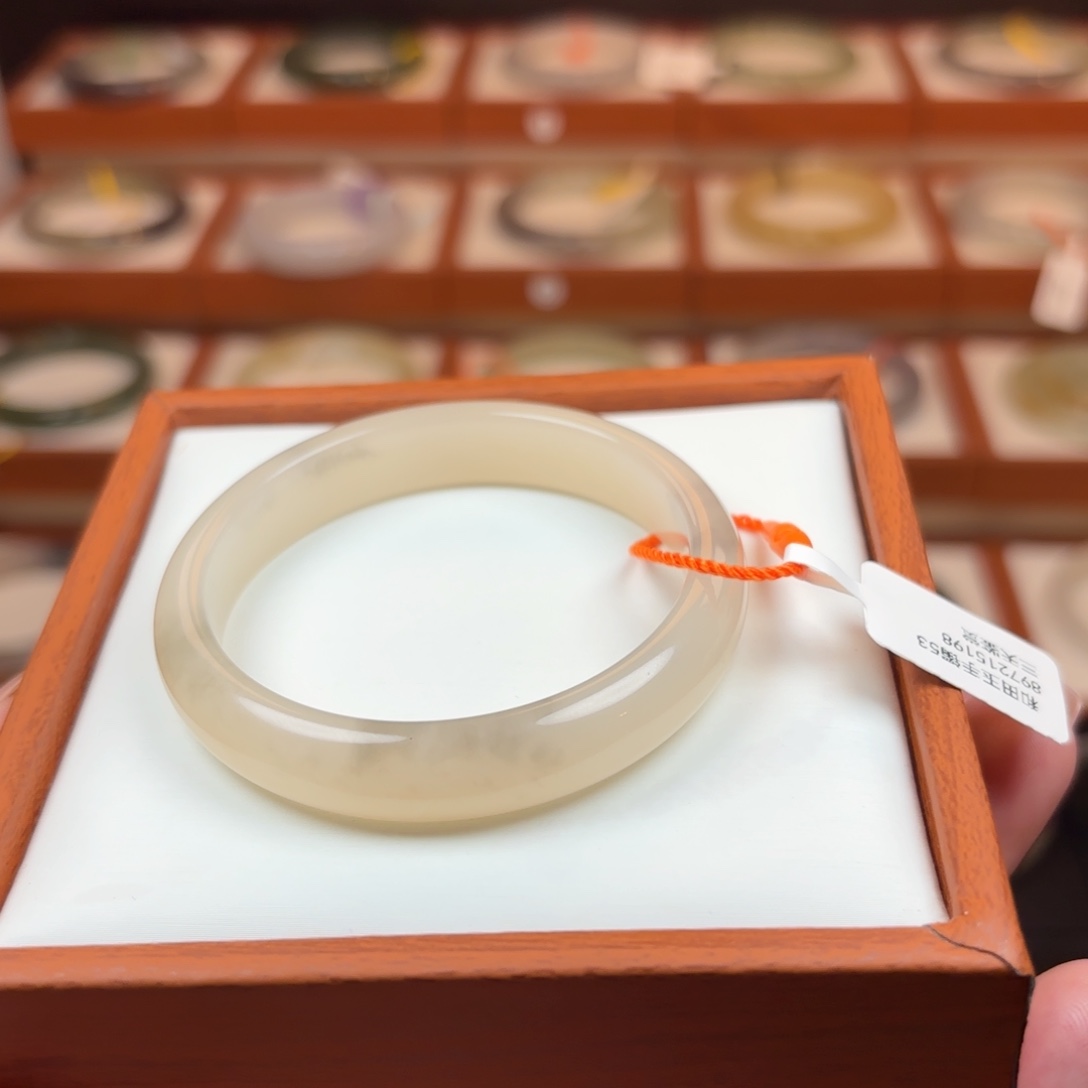 和田玉手镯未镶嵌水墨画藕粉手镯