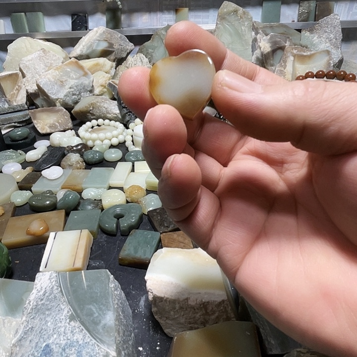 十***月和田玉（糖玉）未镶嵌把件