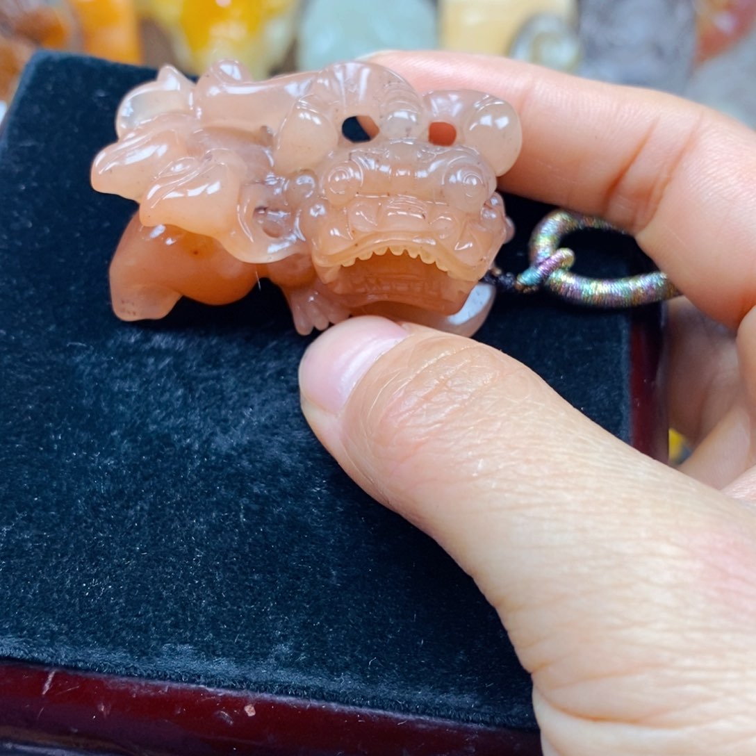 石英质玉（黄龙玉）未镶嵌颈饰